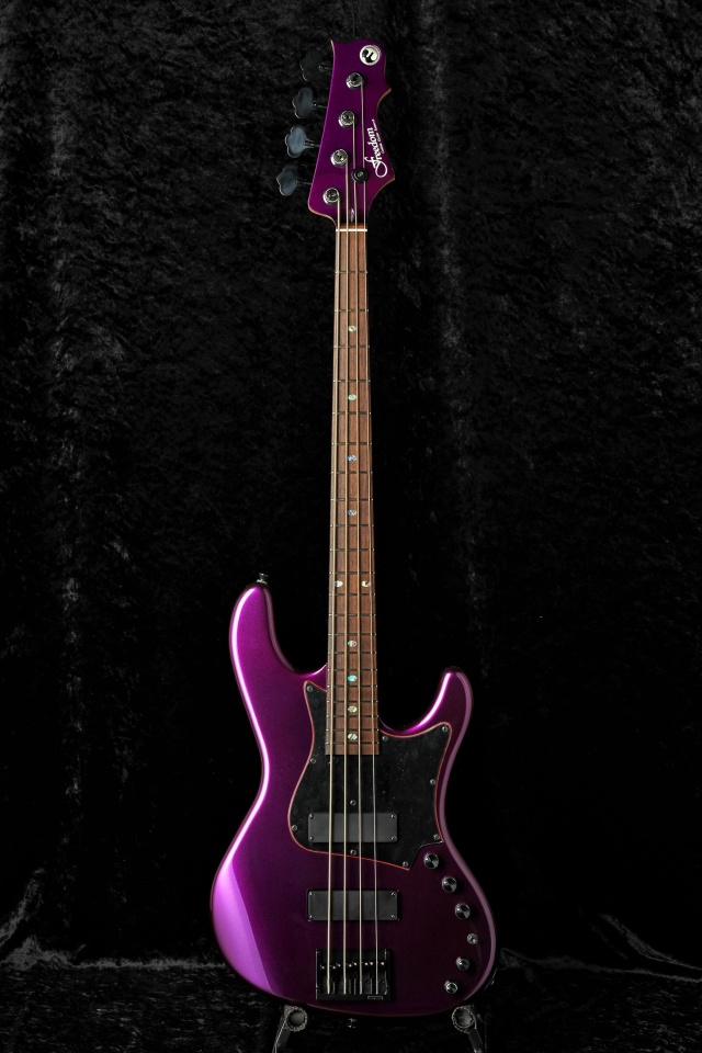 Basses at SMO2019 - Freedom Custom Guitar Research